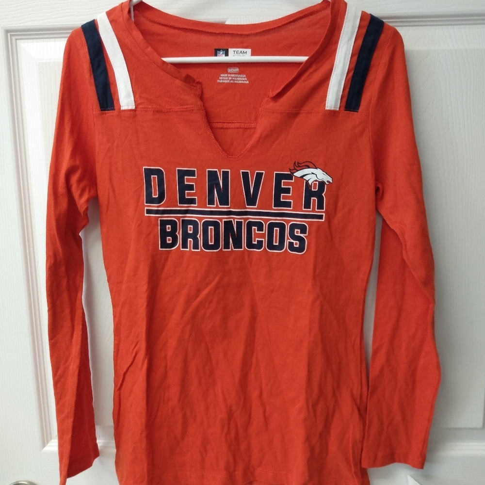 Denver broncos shirt sz small